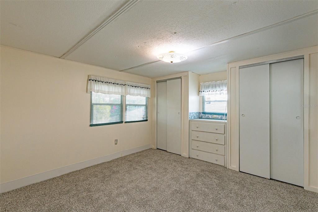 For Sale: $114,500 (2 beds, 2 baths, 960 Square Feet)