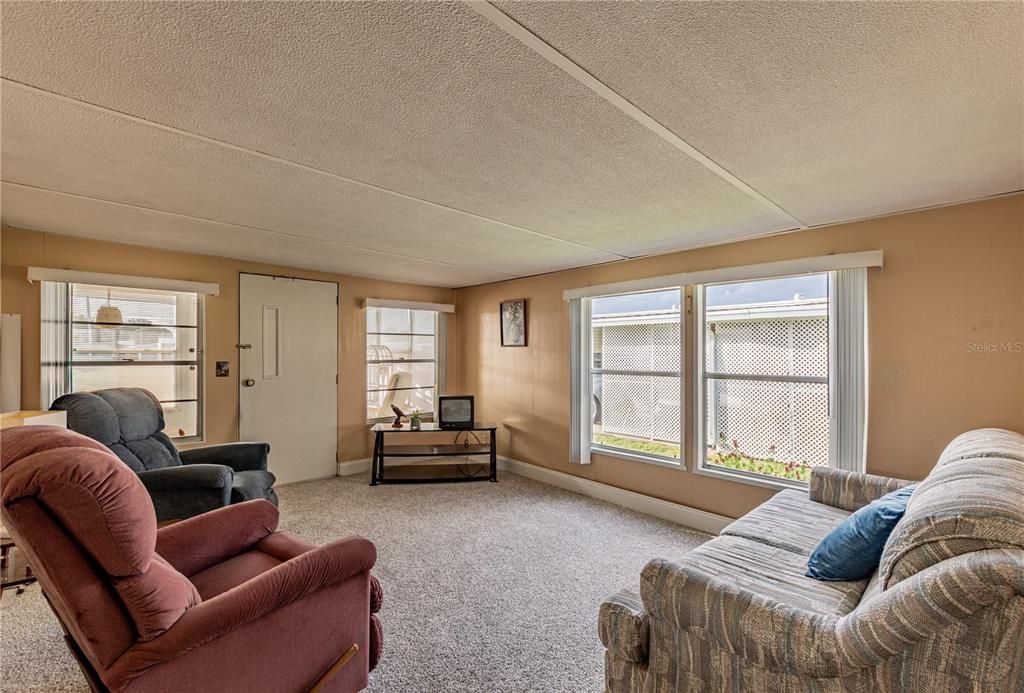 For Sale: $114,500 (2 beds, 2 baths, 960 Square Feet)