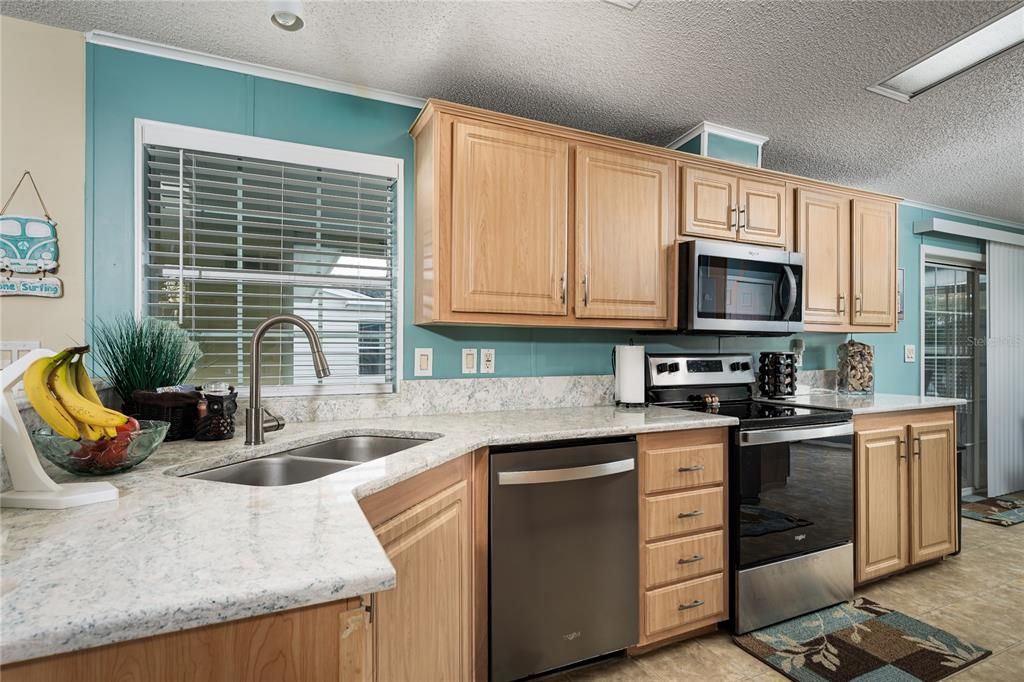 На продажу: $227,500 (2 спален, 2 ванн, 1431 Квадратных фут)