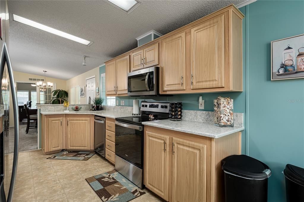 На продажу: $227,500 (2 спален, 2 ванн, 1431 Квадратных фут)