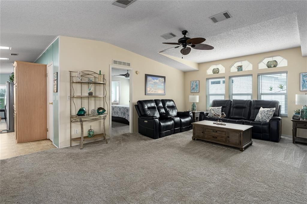 На продажу: $227,500 (2 спален, 2 ванн, 1431 Квадратных фут)