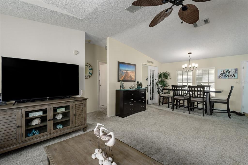 На продажу: $227,500 (2 спален, 2 ванн, 1431 Квадратных фут)