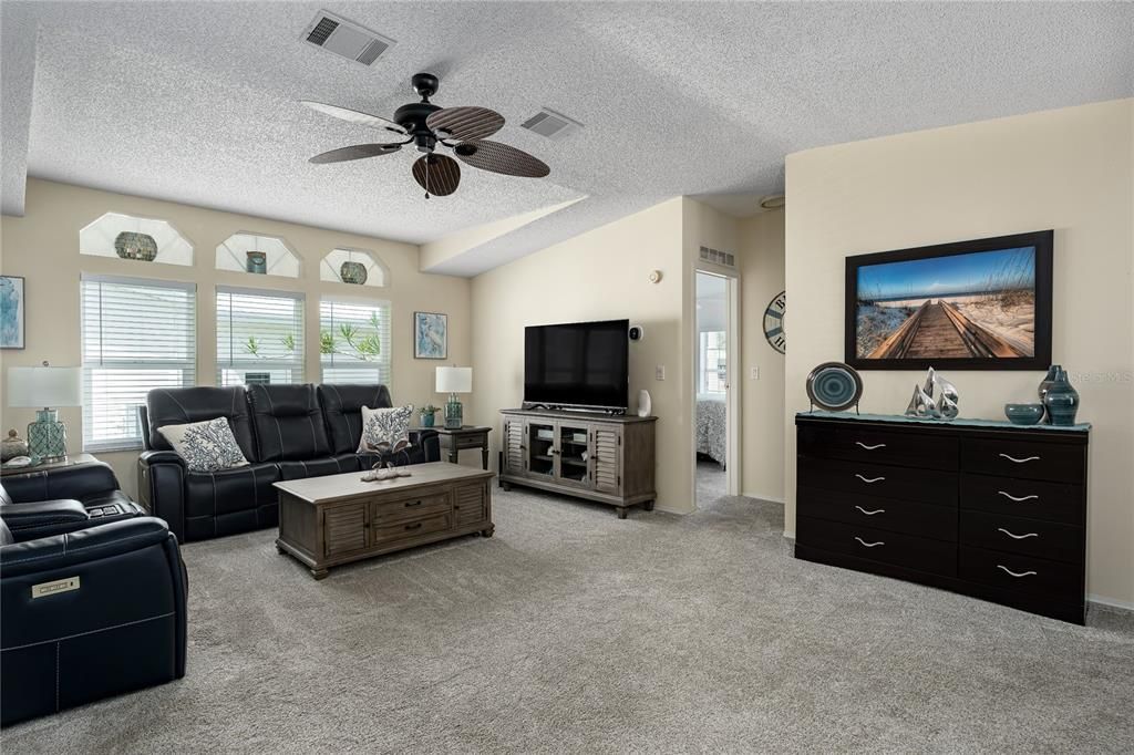 На продажу: $227,500 (2 спален, 2 ванн, 1431 Квадратных фут)