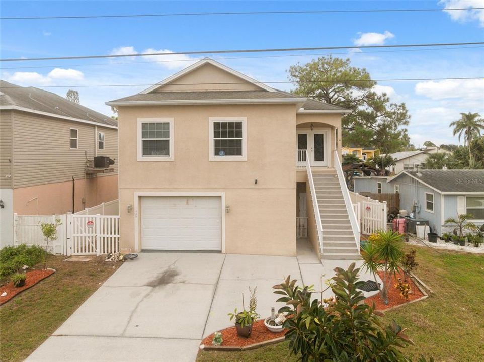 For Sale: $314,900 (3 beds, 2 baths, 1691 Square Feet)