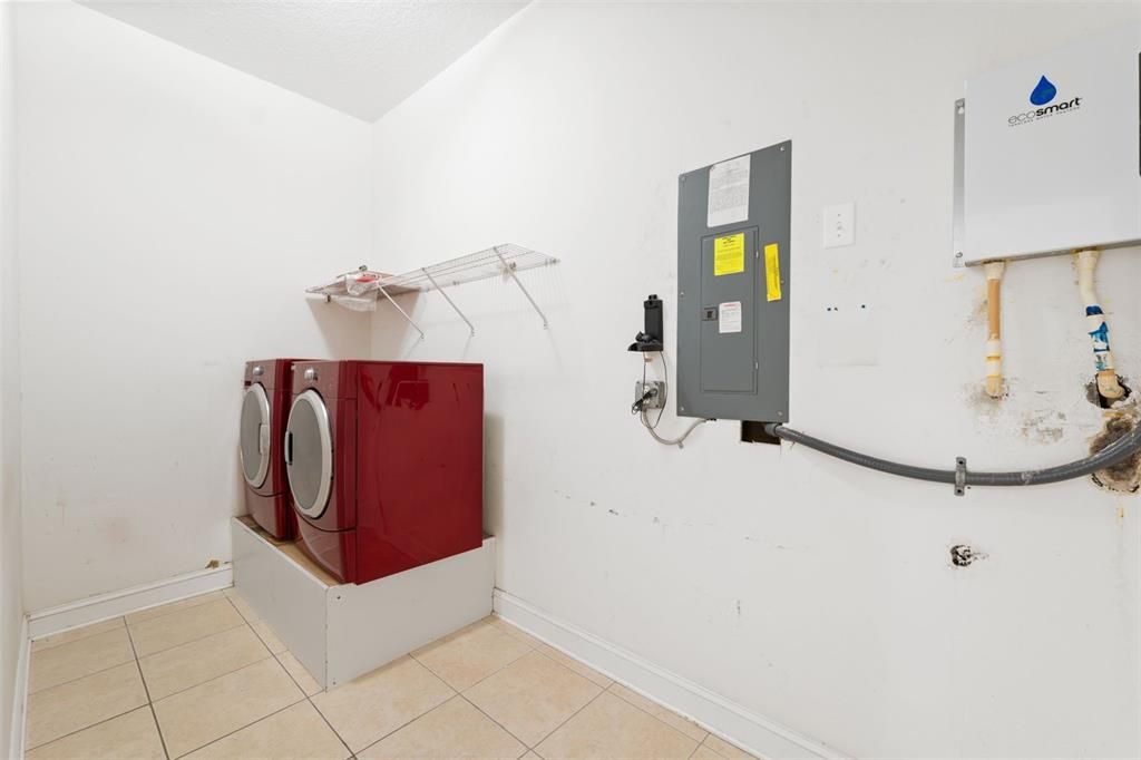 For Sale: $314,900 (3 beds, 2 baths, 1691 Square Feet)