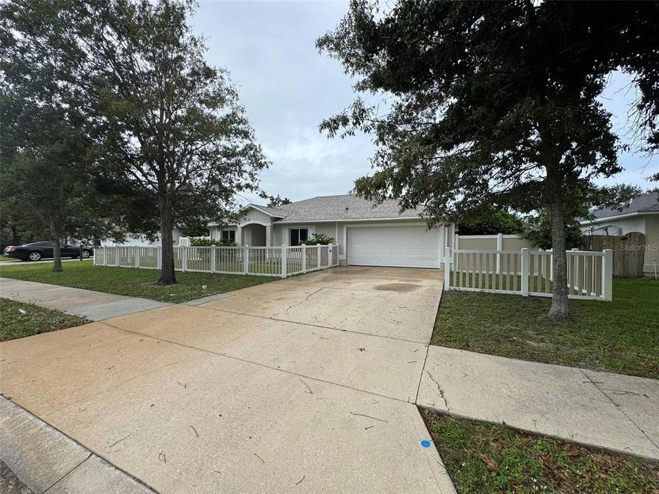 На продажу: $385,000 (4 спален, 2 ванн, 1718 Квадратных фут)