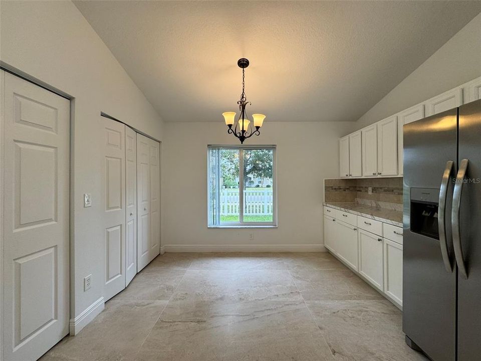 На продажу: $385,000 (4 спален, 2 ванн, 1718 Квадратных фут)