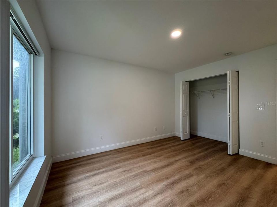 На продажу: $385,000 (4 спален, 2 ванн, 1718 Квадратных фут)