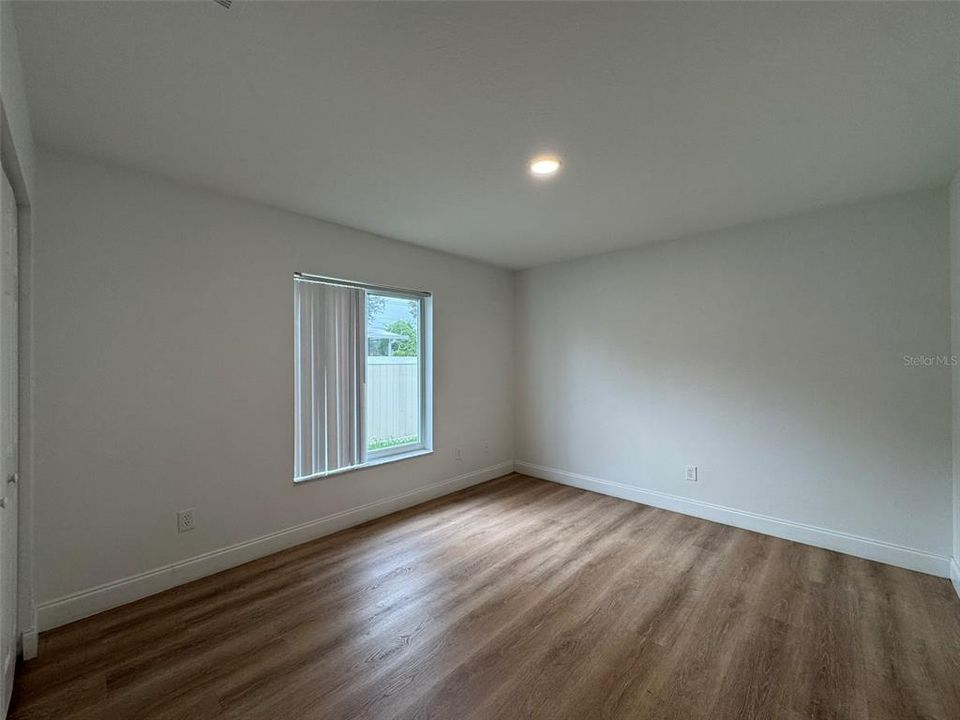 На продажу: $385,000 (4 спален, 2 ванн, 1718 Квадратных фут)