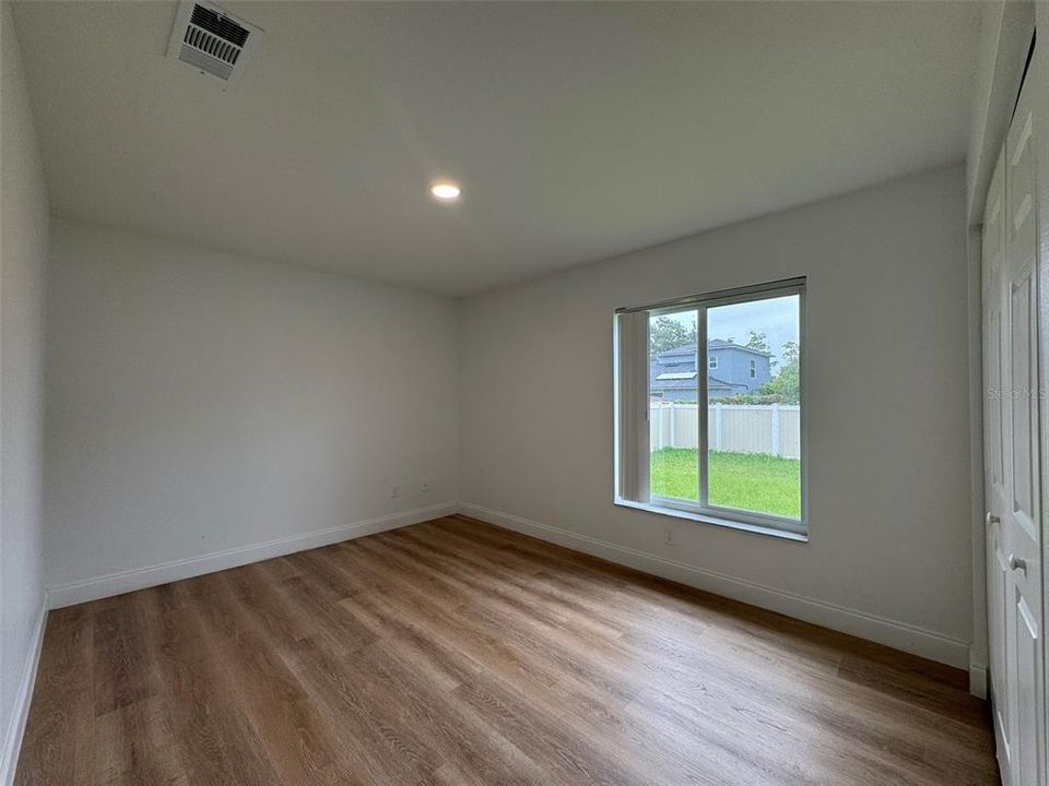 На продажу: $385,000 (4 спален, 2 ванн, 1718 Квадратных фут)