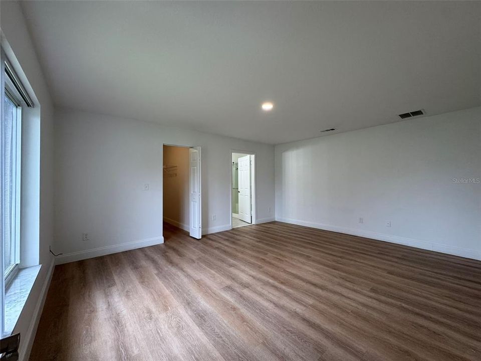 На продажу: $385,000 (4 спален, 2 ванн, 1718 Квадратных фут)