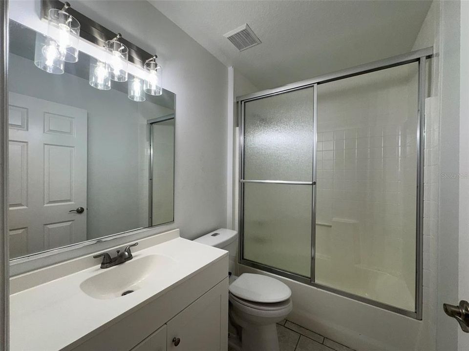 На продажу: $385,000 (4 спален, 2 ванн, 1718 Квадратных фут)