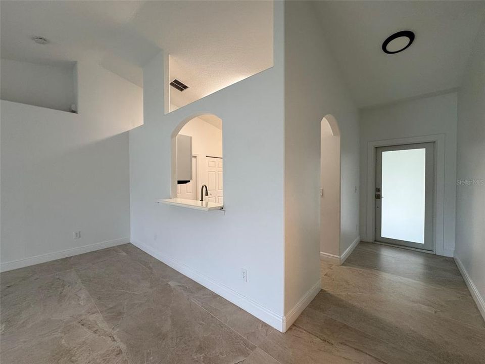 На продажу: $385,000 (4 спален, 2 ванн, 1718 Квадратных фут)