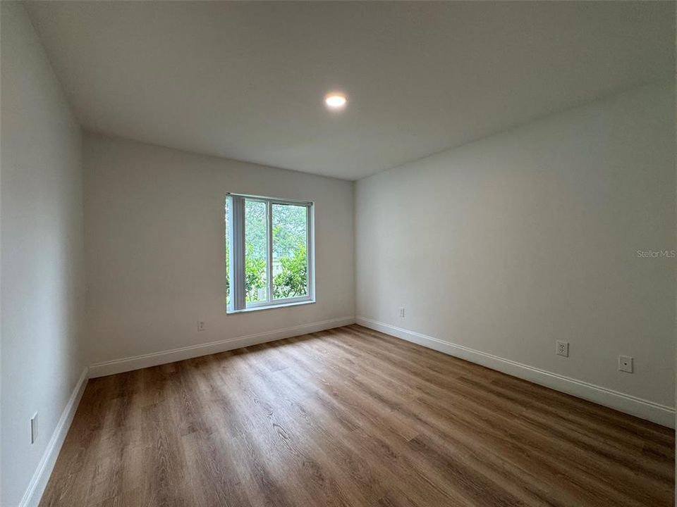 На продажу: $385,000 (4 спален, 2 ванн, 1718 Квадратных фут)