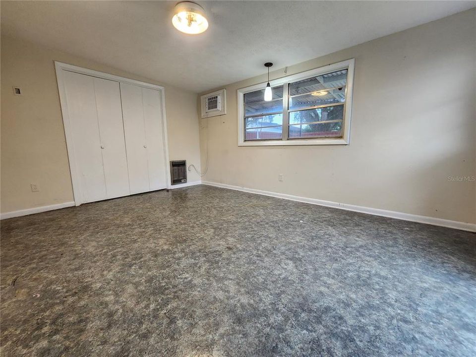 For Rent: $1,675 (3 beds, 1 baths, 1168 Square Feet)