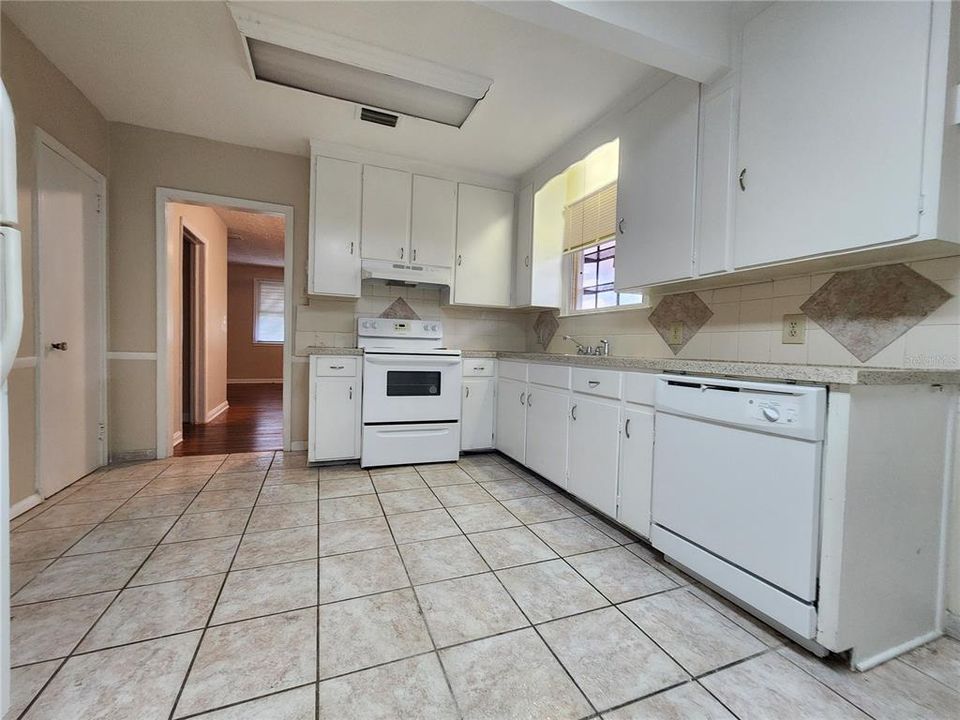 For Rent: $1,675 (3 beds, 1 baths, 1168 Square Feet)
