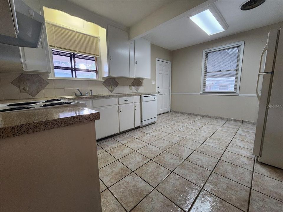 For Rent: $1,675 (3 beds, 1 baths, 1168 Square Feet)