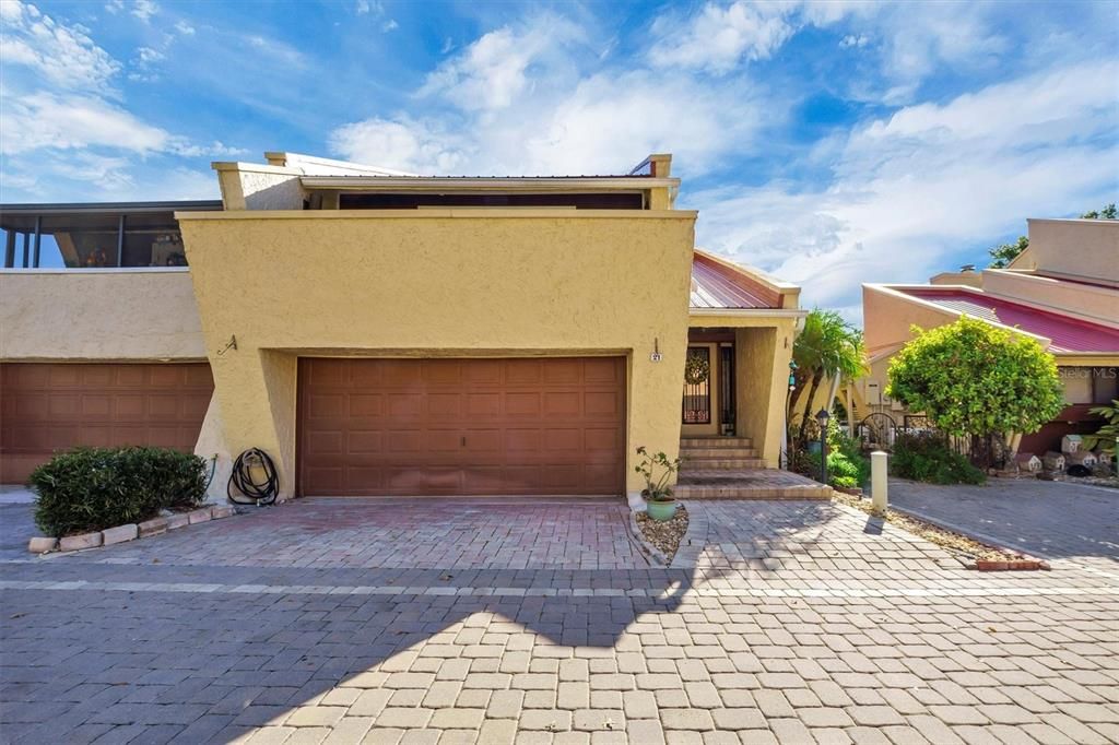 待售: $285,000 (2 贝兹, 2 浴室, 2045 平方英尺)