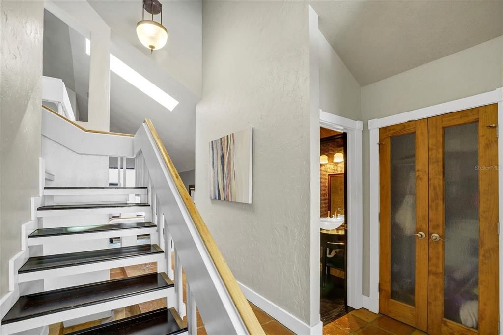 待售: $285,000 (2 贝兹, 2 浴室, 2045 平方英尺)