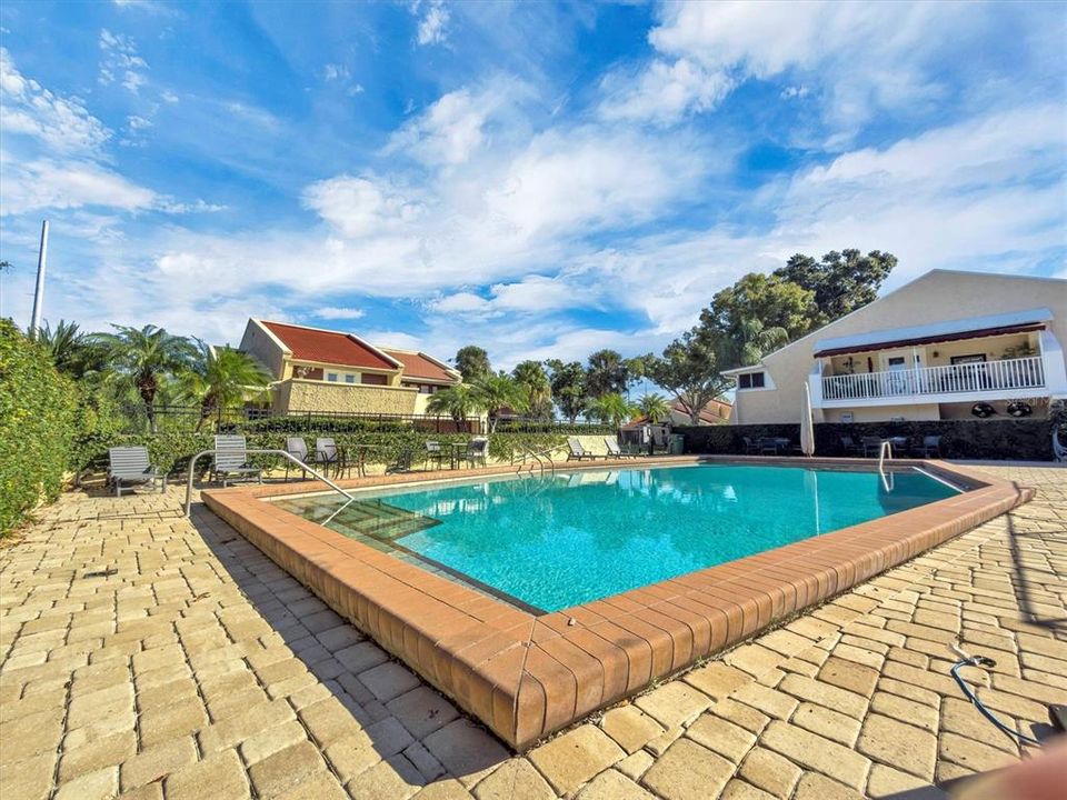 待售: $285,000 (2 贝兹, 2 浴室, 2045 平方英尺)