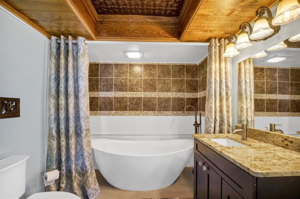 待售: $285,000 (2 贝兹, 2 浴室, 2045 平方英尺)