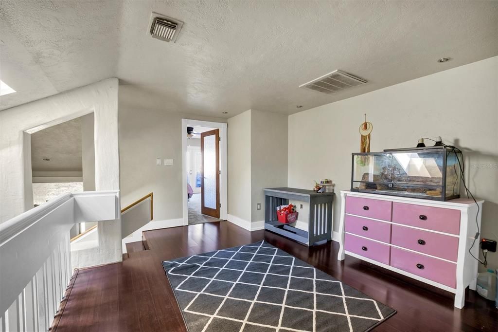 待售: $285,000 (2 贝兹, 2 浴室, 2045 平方英尺)