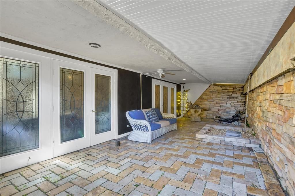 待售: $285,000 (2 贝兹, 2 浴室, 2045 平方英尺)