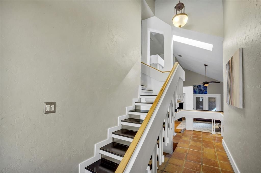 待售: $285,000 (2 贝兹, 2 浴室, 2045 平方英尺)