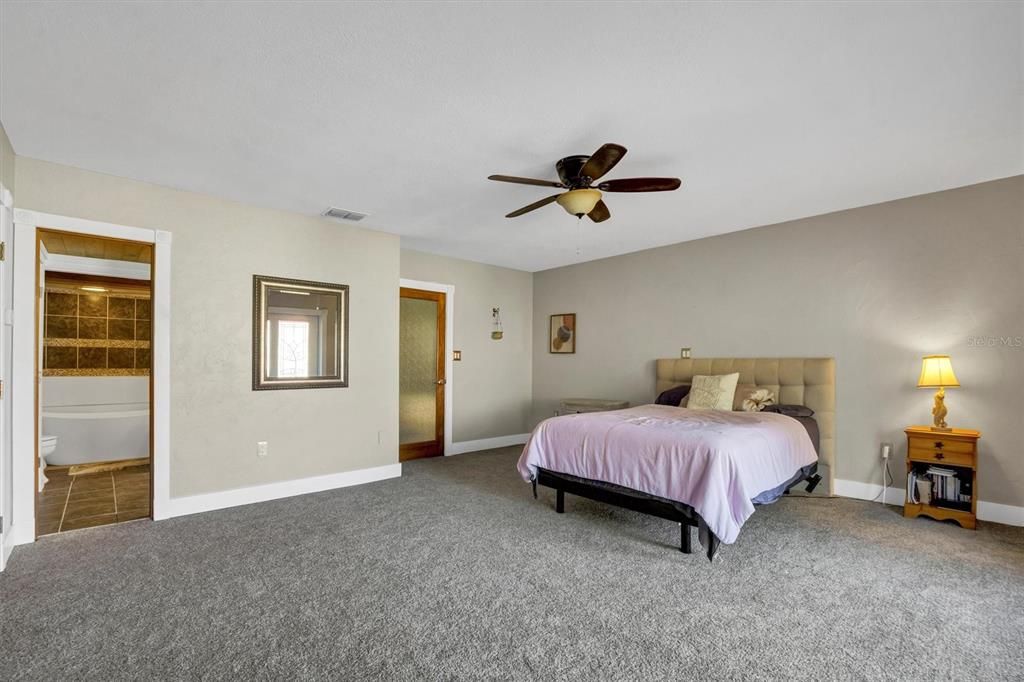 待售: $285,000 (2 贝兹, 2 浴室, 2045 平方英尺)