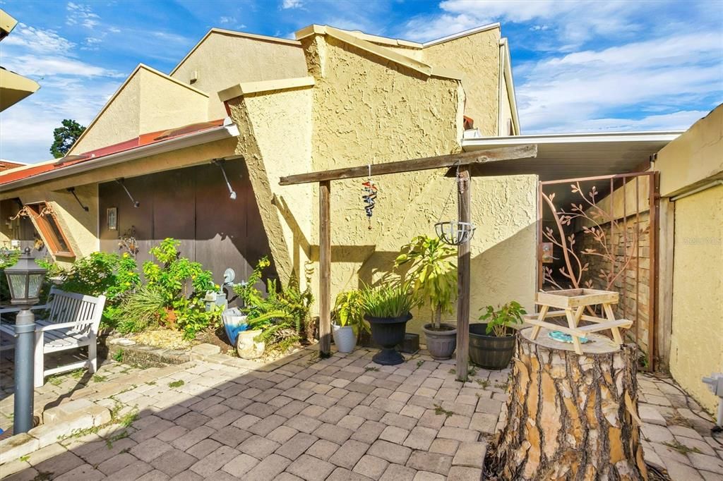 待售: $285,000 (2 贝兹, 2 浴室, 2045 平方英尺)