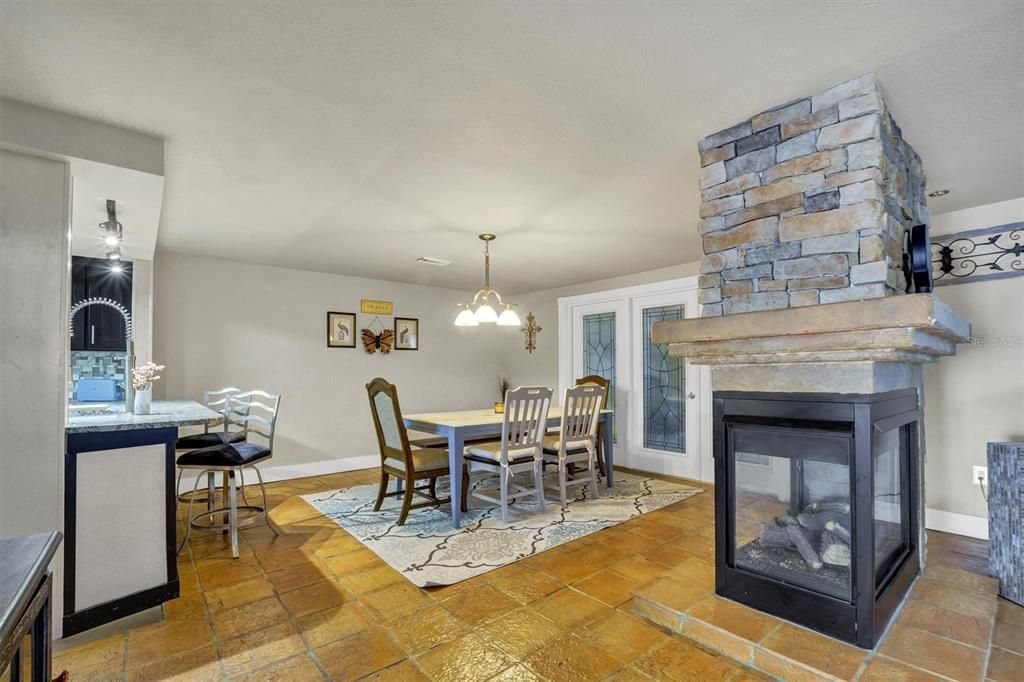 待售: $285,000 (2 贝兹, 2 浴室, 2045 平方英尺)