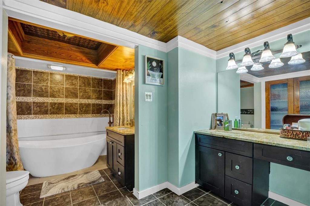 待售: $285,000 (2 贝兹, 2 浴室, 2045 平方英尺)