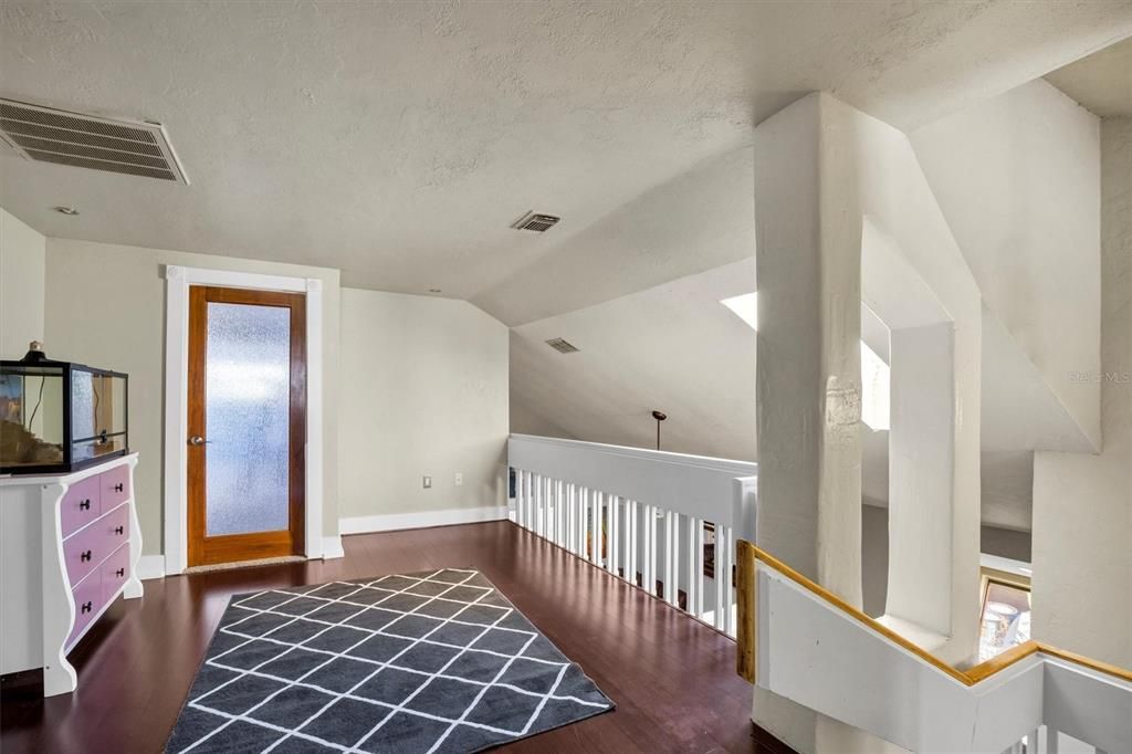 待售: $285,000 (2 贝兹, 2 浴室, 2045 平方英尺)