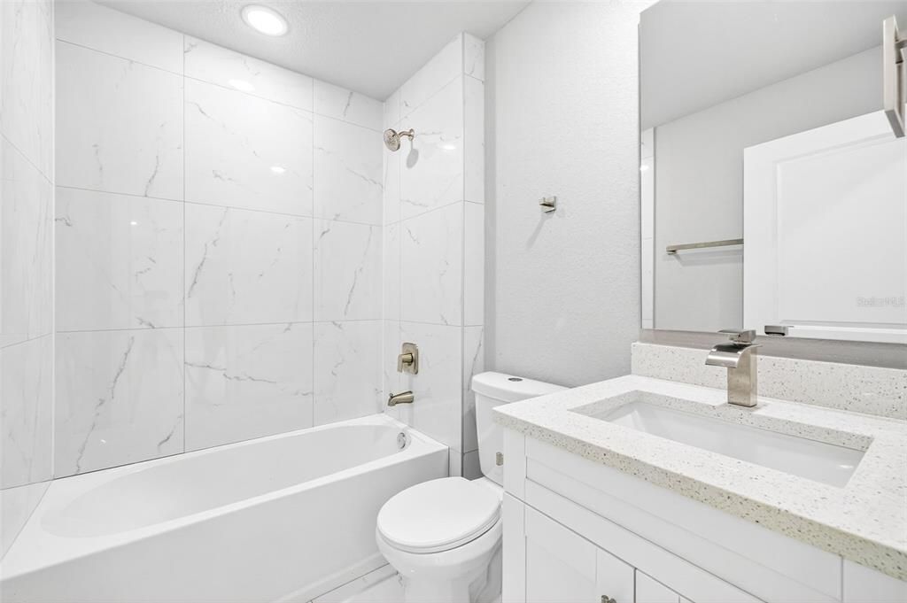 На продажу: $268,998 (3 спален, 2 ванн, 1222 Квадратных фут)