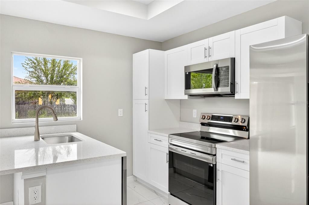 На продажу: $268,998 (3 спален, 2 ванн, 1222 Квадратных фут)