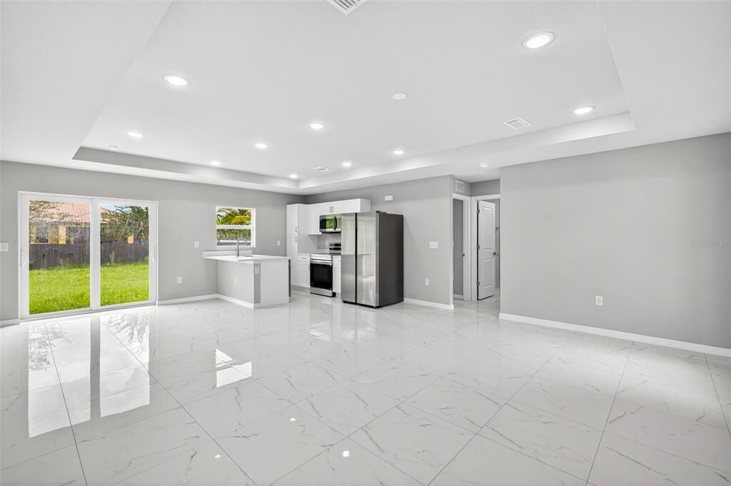 На продажу: $268,998 (3 спален, 2 ванн, 1222 Квадратных фут)