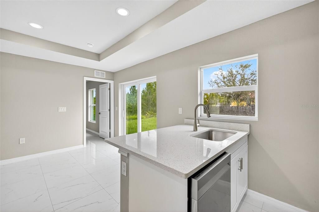 На продажу: $268,998 (3 спален, 2 ванн, 1222 Квадратных фут)