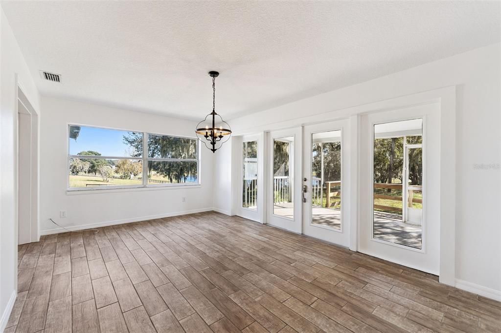 En Venta: $580,000 (4 camas, 3 baños, 2556 Pies cuadrados)