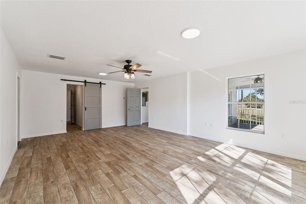 En Venta: $580,000 (4 camas, 3 baños, 2556 Pies cuadrados)