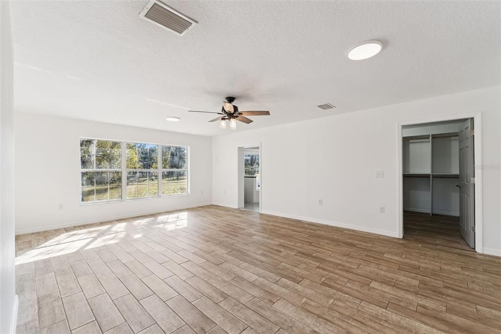 En Venta: $580,000 (4 camas, 3 baños, 2556 Pies cuadrados)