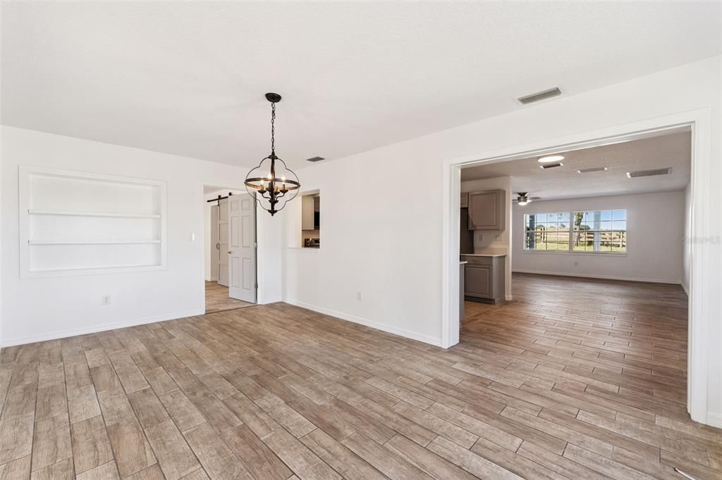 En Venta: $580,000 (4 camas, 3 baños, 2556 Pies cuadrados)