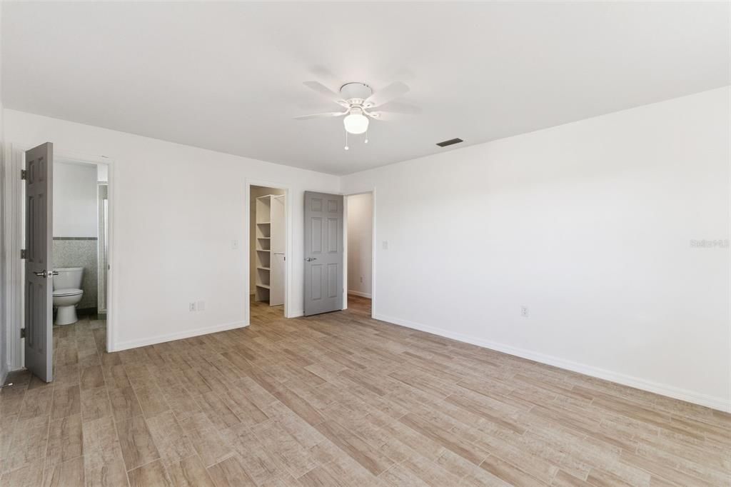 En Venta: $580,000 (4 camas, 3 baños, 2556 Pies cuadrados)