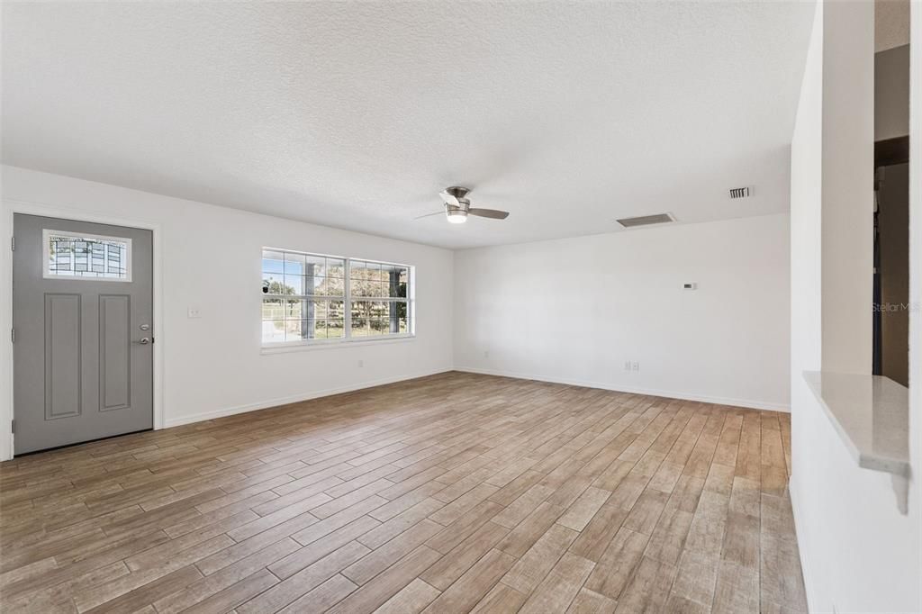 En Venta: $580,000 (4 camas, 3 baños, 2556 Pies cuadrados)