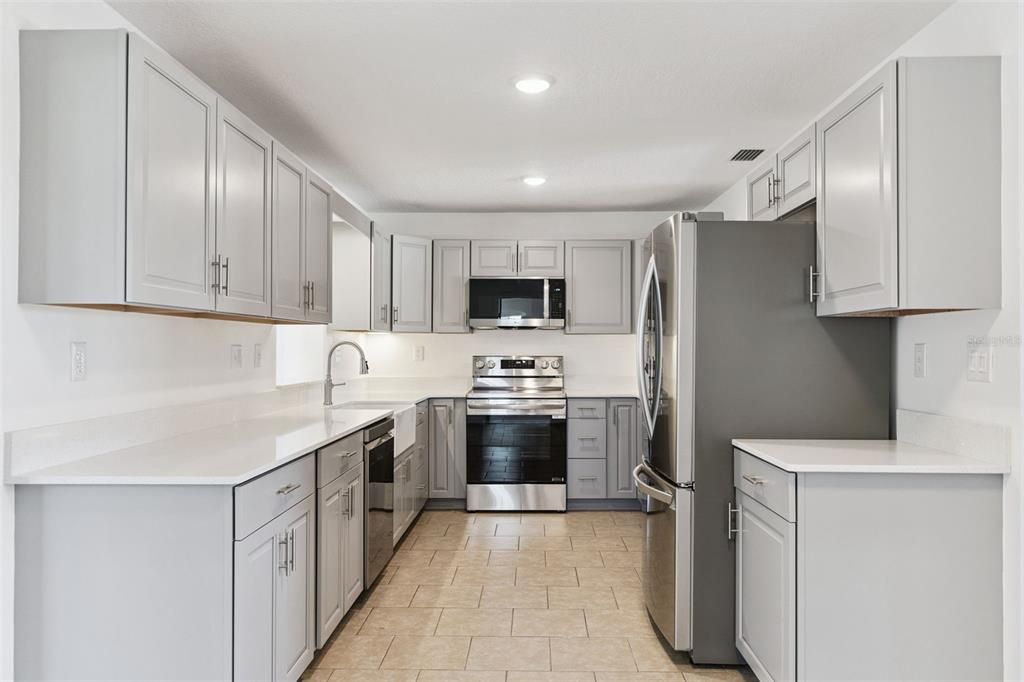 En Venta: $580,000 (4 camas, 3 baños, 2556 Pies cuadrados)