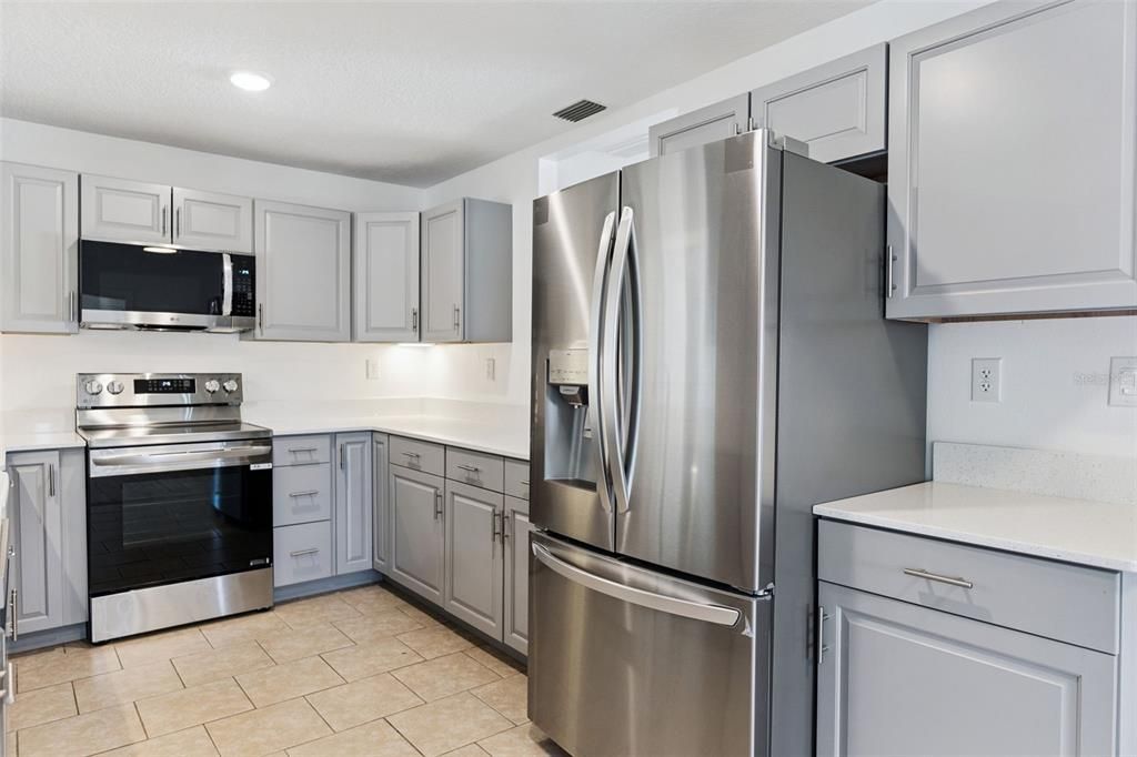 En Venta: $580,000 (4 camas, 3 baños, 2556 Pies cuadrados)