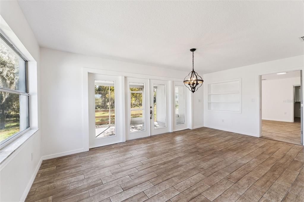 En Venta: $580,000 (4 camas, 3 baños, 2556 Pies cuadrados)