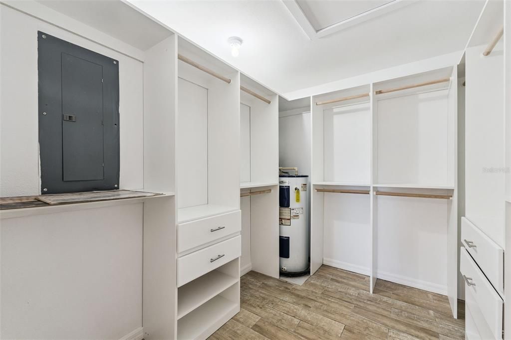 En Venta: $580,000 (4 camas, 3 baños, 2556 Pies cuadrados)