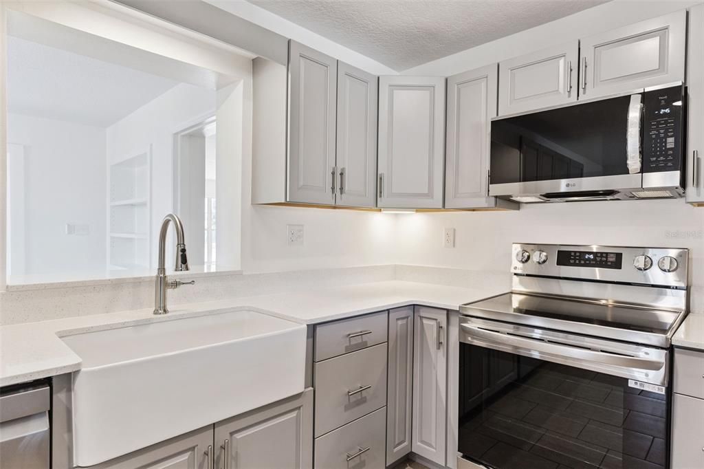 En Venta: $580,000 (4 camas, 3 baños, 2556 Pies cuadrados)