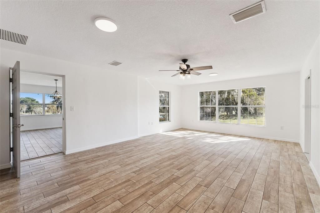 En Venta: $580,000 (4 camas, 3 baños, 2556 Pies cuadrados)