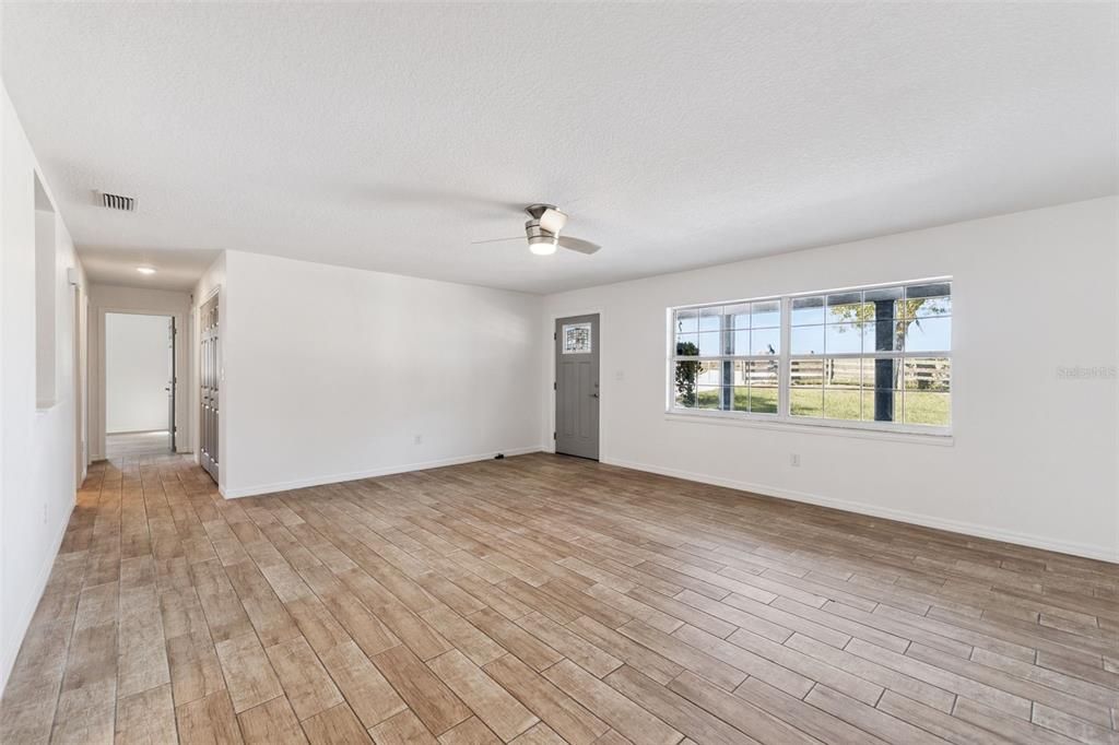 En Venta: $580,000 (4 camas, 3 baños, 2556 Pies cuadrados)